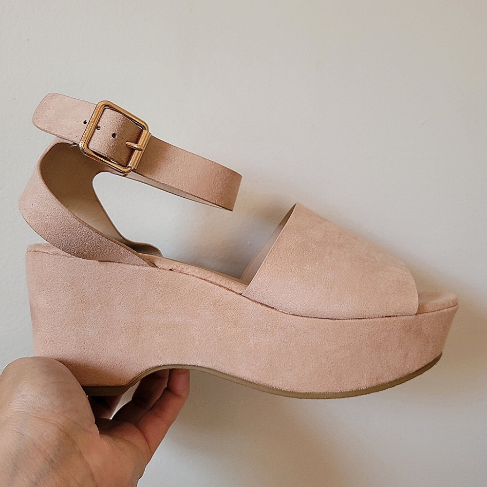 Size 9 shoe - Picture 1 of 3